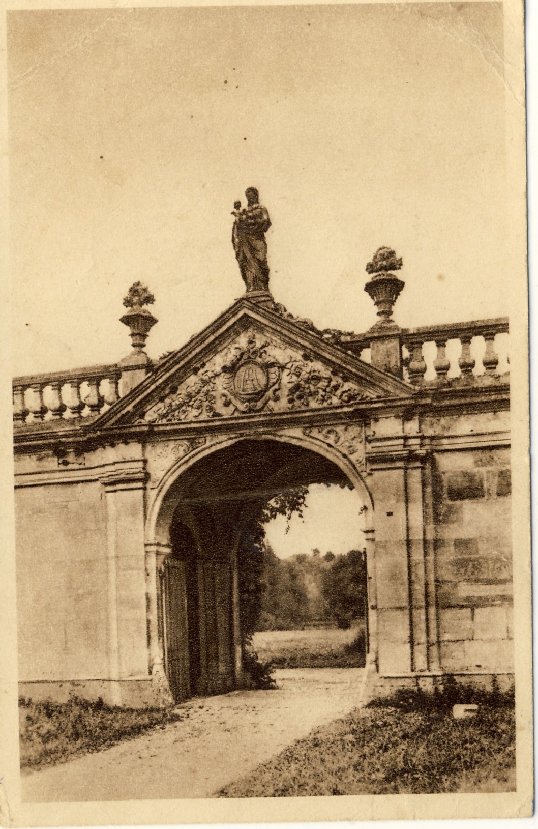 Ancien portail de Hautefontaine